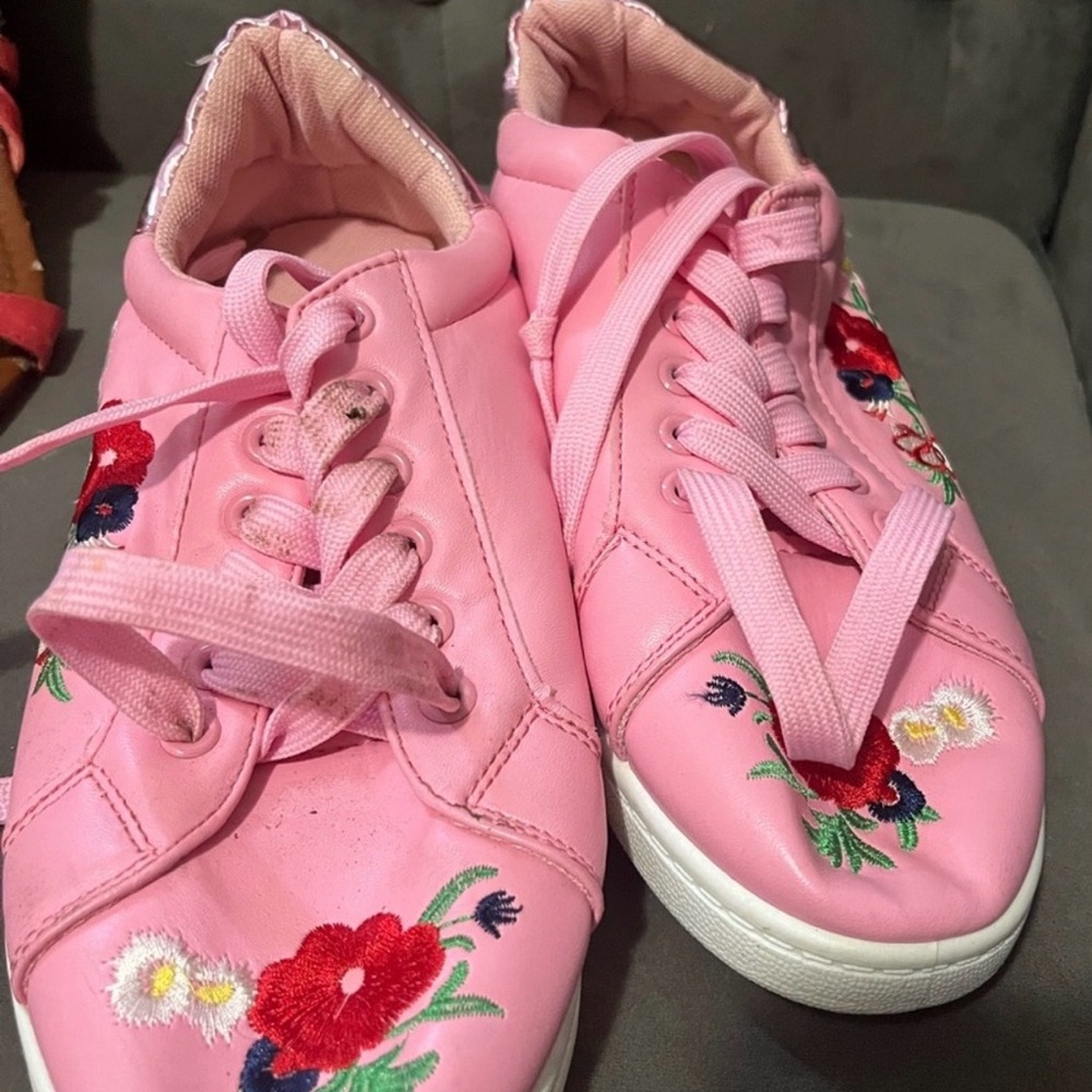 Pink Floral Embroidered Low-Top Sneakers